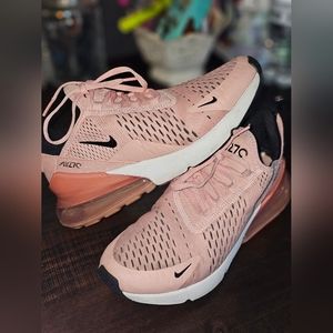 SOLD !!!!!Nike air 270